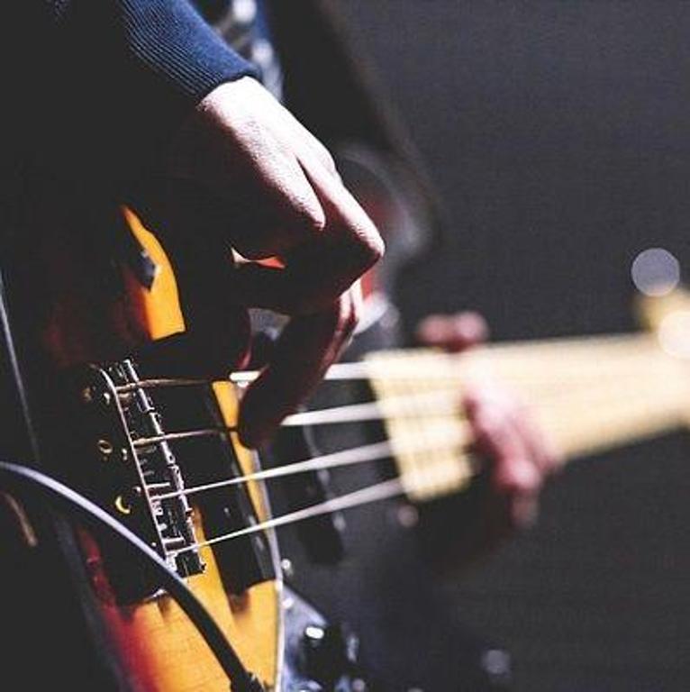 https://pixabay.com/de/photos/kunsthandwerk-hobby-musik-2609150/